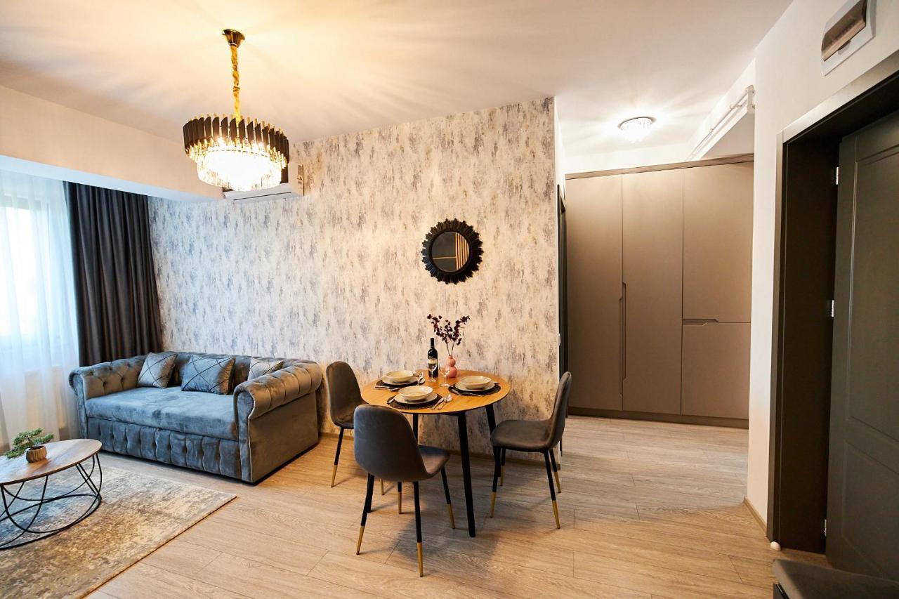Uptown Apartments Яш Екстериор снимка