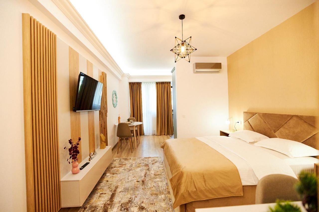 Uptown Apartments Яш Екстериор снимка
