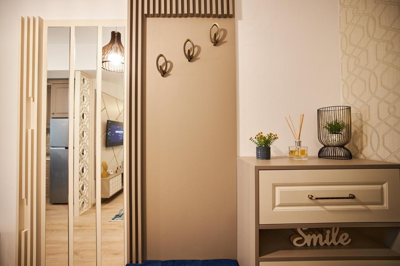 Uptown Apartments Яш Екстериор снимка