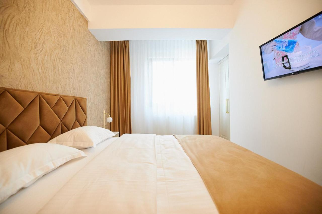 Uptown Apartments Яш Екстериор снимка