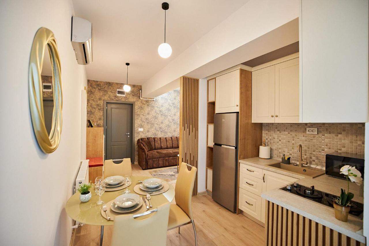 Uptown Apartments Яш Екстериор снимка