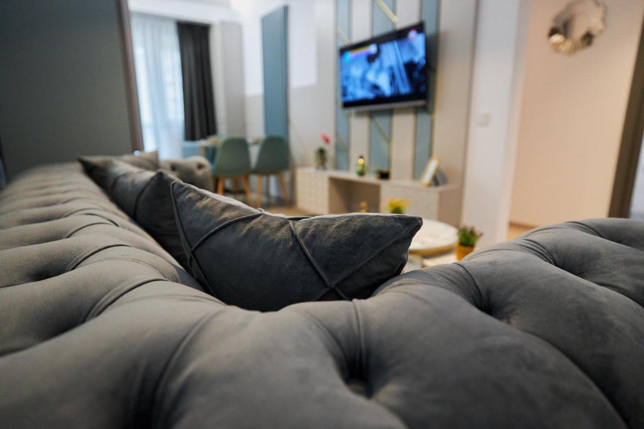 Uptown Apartments Яш Екстериор снимка