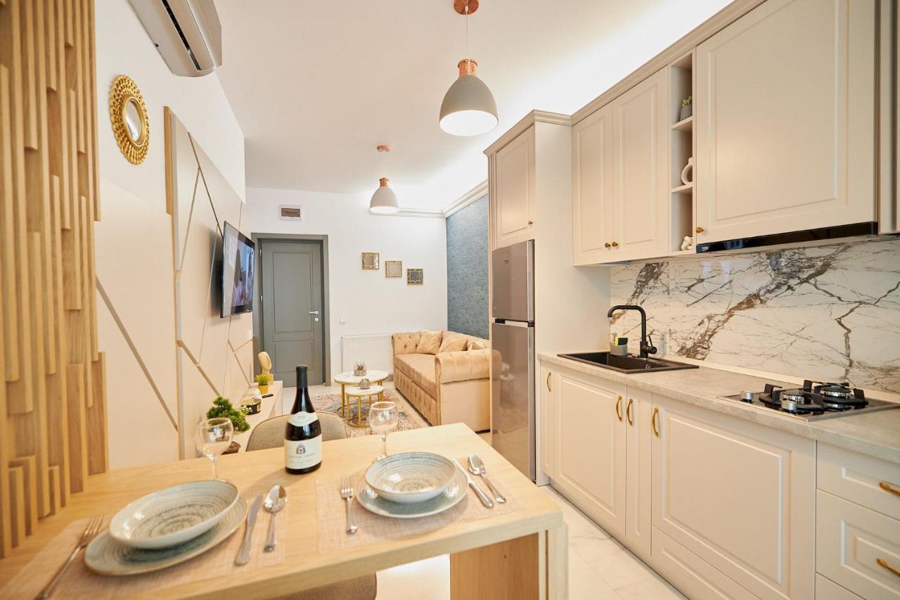 Uptown Apartments Яш Екстериор снимка