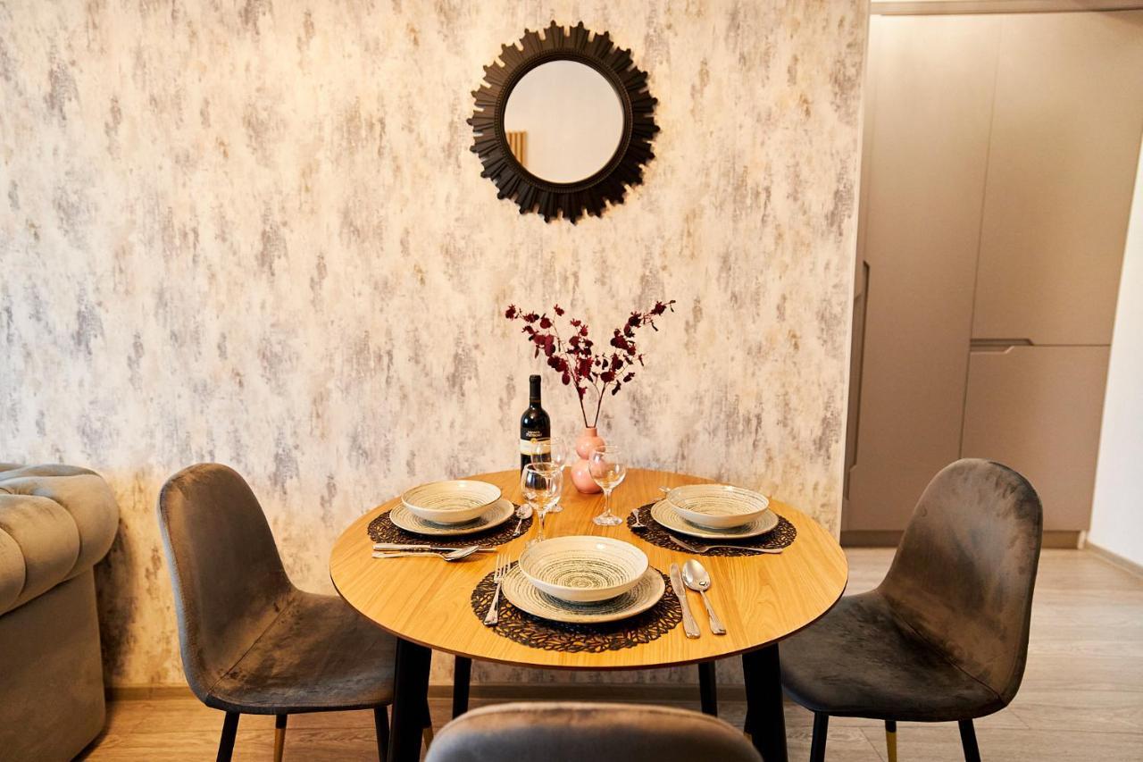 Uptown Apartments Яш Екстериор снимка